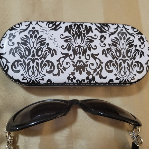Brighton Elegant Black Sunglasses for Women And Case main image 5